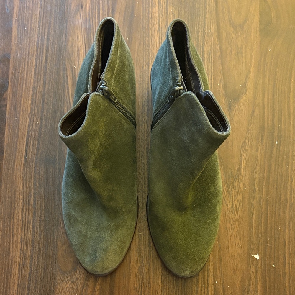 AEROSOLES Olive Ankle Boots